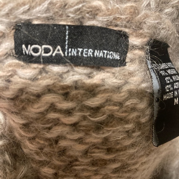 Moda International Lambs wool belted sweater - Picture 7 of 7